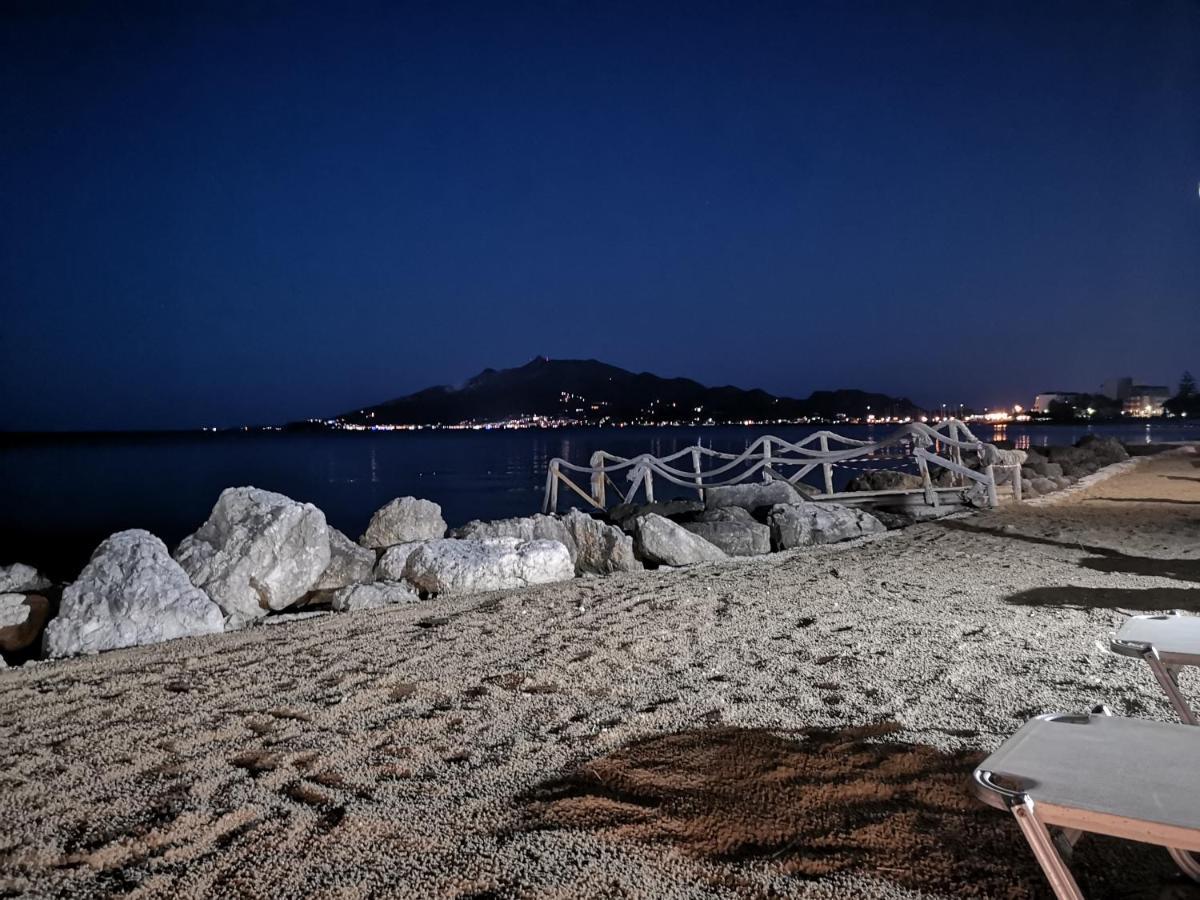 Point Ephemere Beachfront Apartments Città di Zante Esterno foto